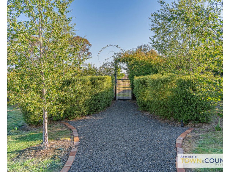 133 Lochaven Road, Armidale NSW 2350