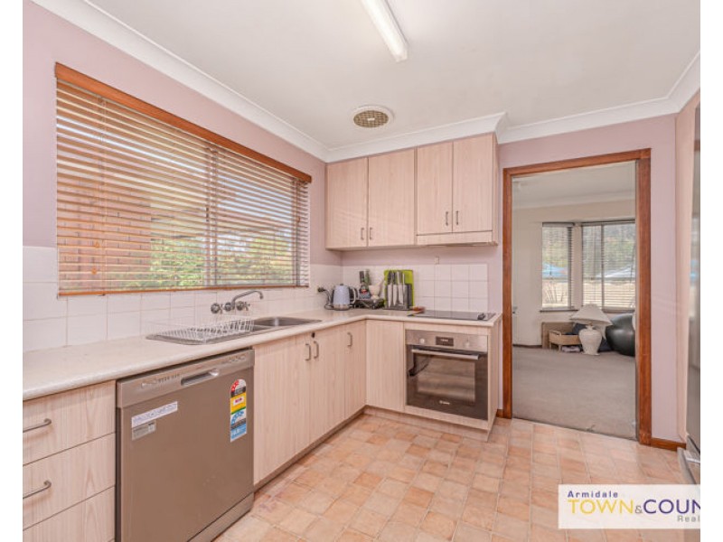 11 Mckeon Avenue, Armidale NSW 2350