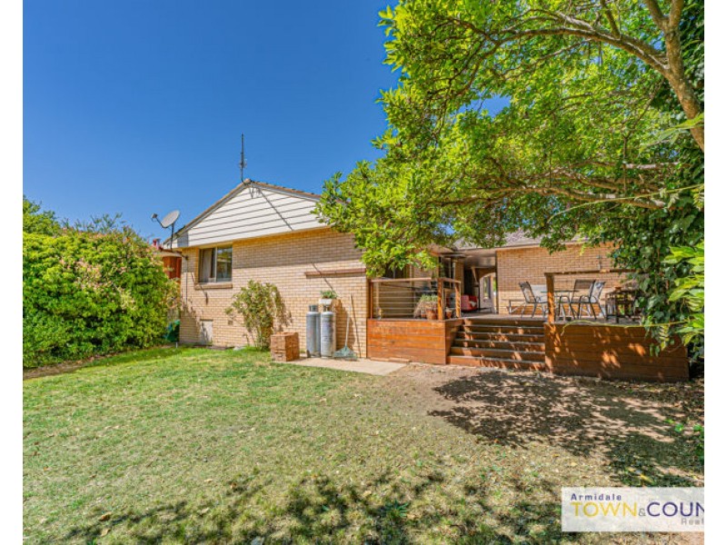 11 Mckeon Avenue, Armidale NSW 2350
