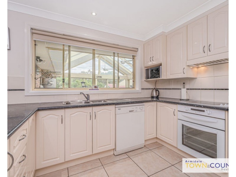 12 Kurrawatha Avenue, Armidale NSW 2350