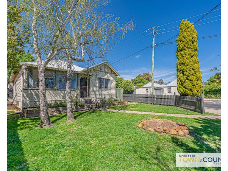 194 Mann Street, Armidale NSW 2350