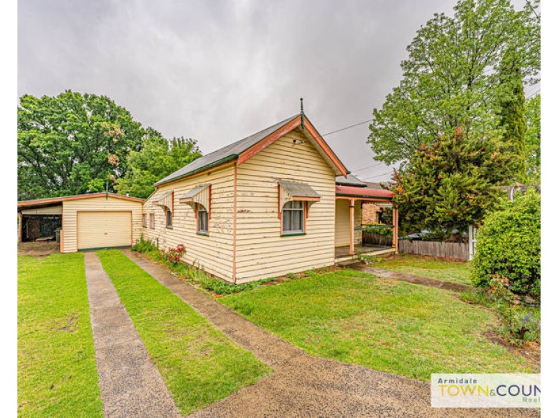 9 Salmon Avenue, Armidale NSW 2350