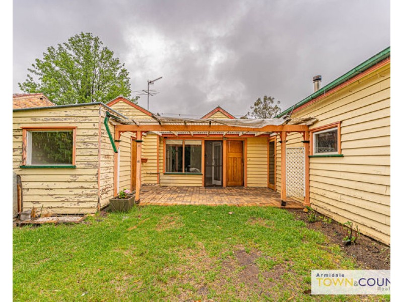 9 Salmon Avenue, Armidale NSW 2350