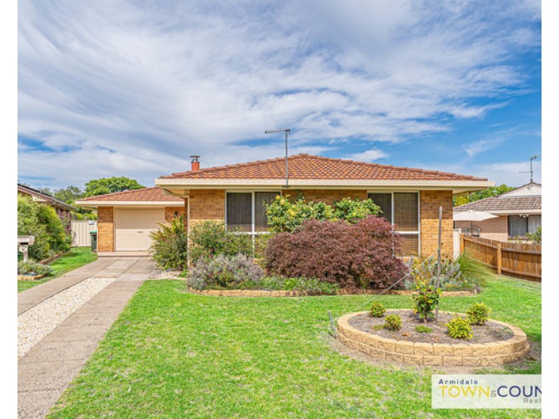 12 Robina Crescent, Armidale NSW 2350