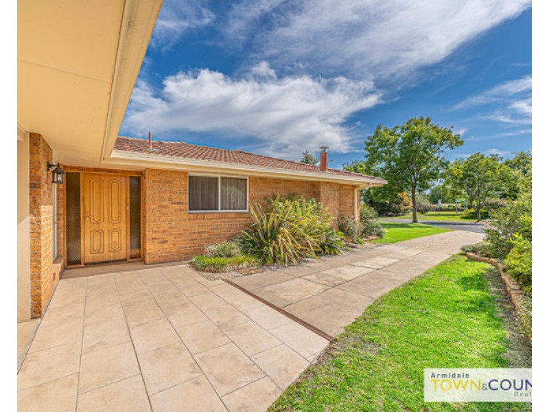 12 Robina Crescent, Armidale NSW 2350