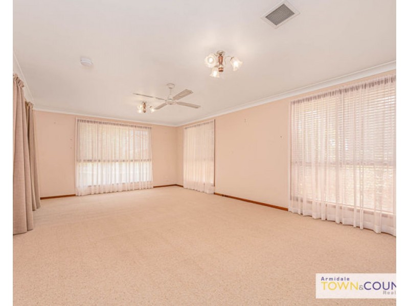 12 Robina Crescent, Armidale NSW 2350