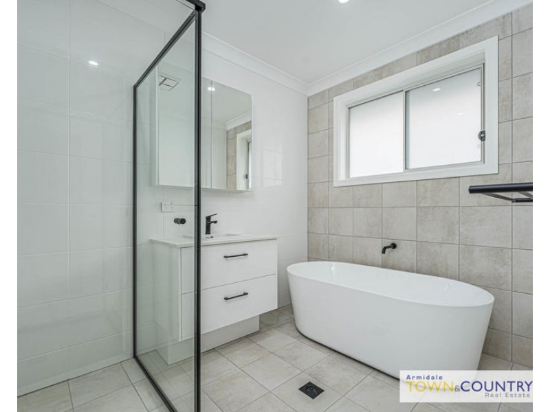 16 Bruce Close, Armidale NSW 2350