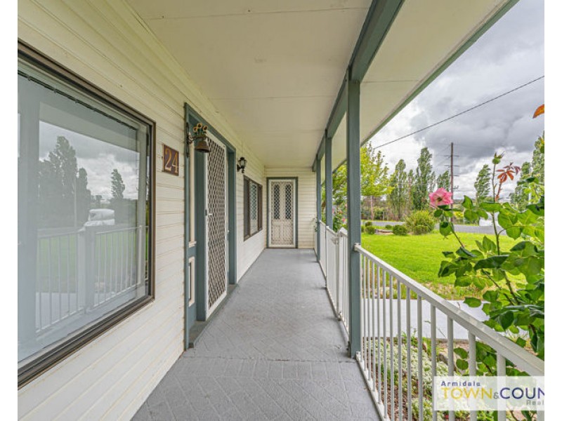 24 Everett Street, Uralla NSW 2358