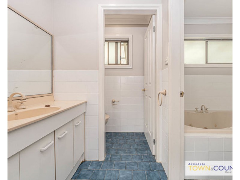 24 Everett Street, Uralla NSW 2358