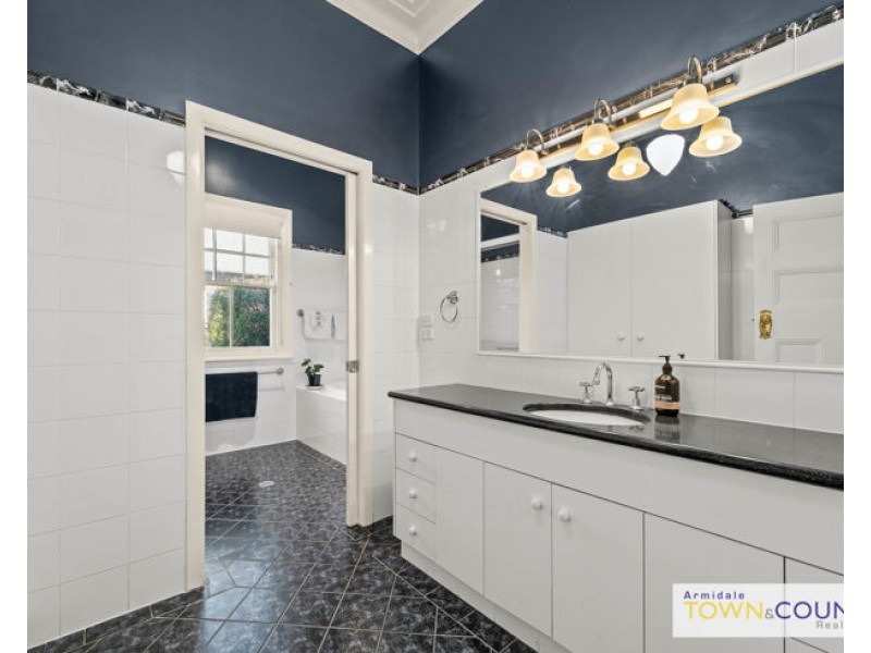 24 Faulkner St, Armidale NSW 2350