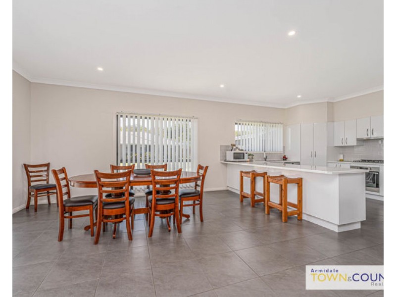 2 Beatrice Close, Armidale NSW 2350