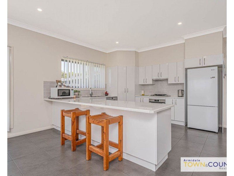 2 Beatrice Close, Armidale NSW 2350