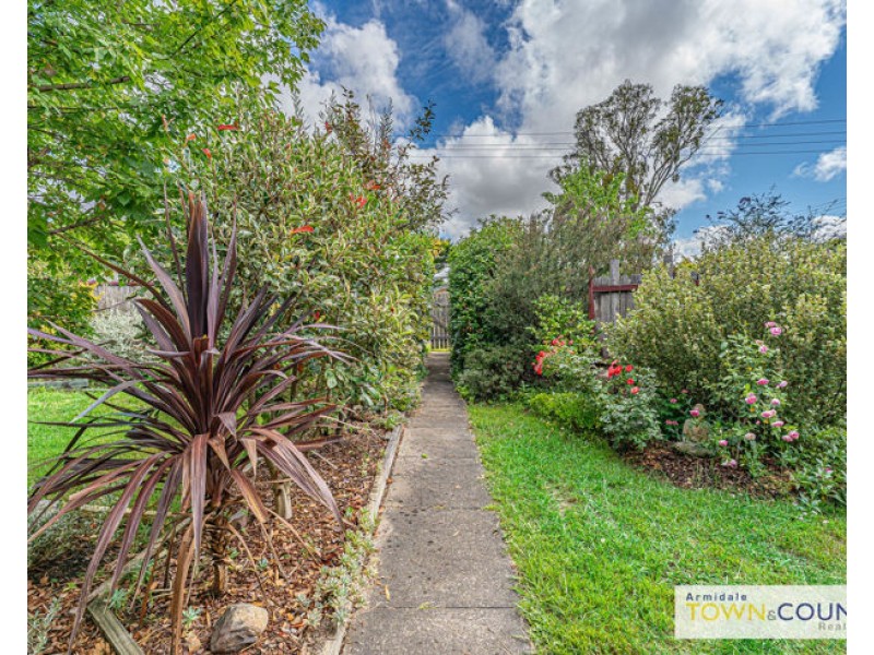 2 Wilson Avenue, Armidale NSW 2350