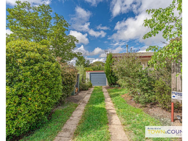 2 Wilson Avenue, Armidale NSW 2350