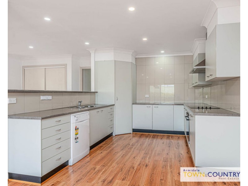 2/154 Allingham Street, Armidale NSW 2350