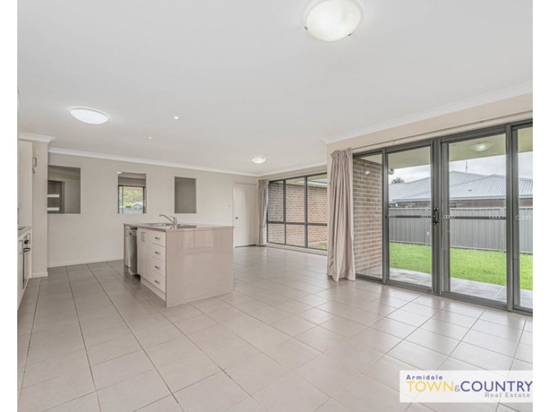 7 Albion Close, Armidale NSW 2350