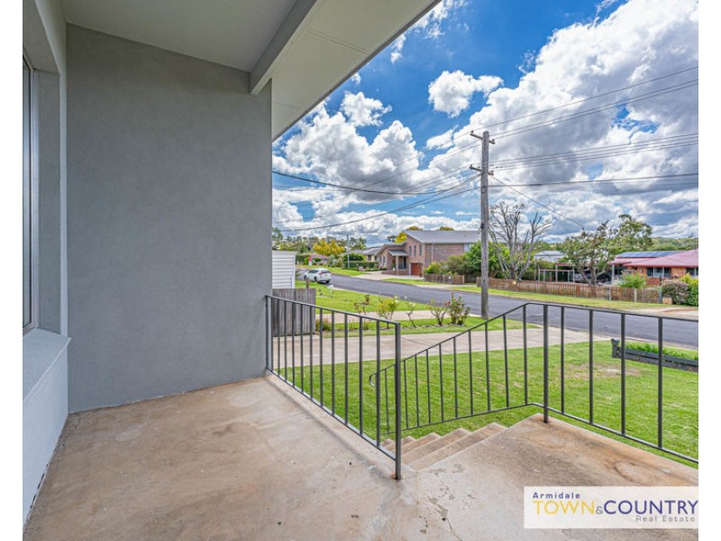 1 & 2/14 Chestnut Avenue, Armidale NSW 2350