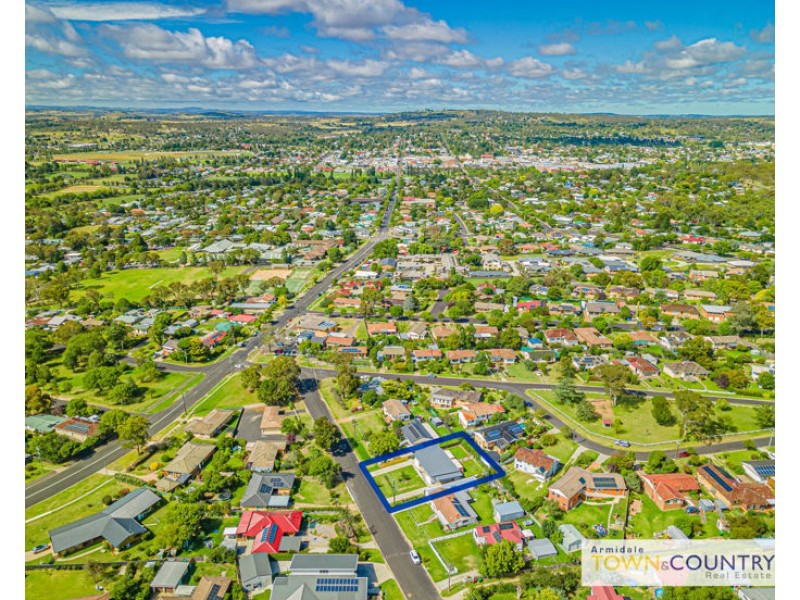 2/14 Chestnut Avenue, Armidale NSW 2350