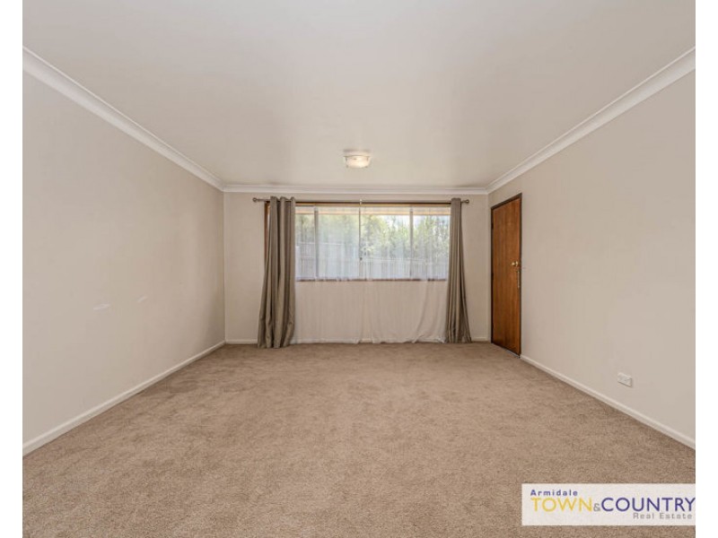 2/10 Dawson Avenue, Armidale NSW 2350