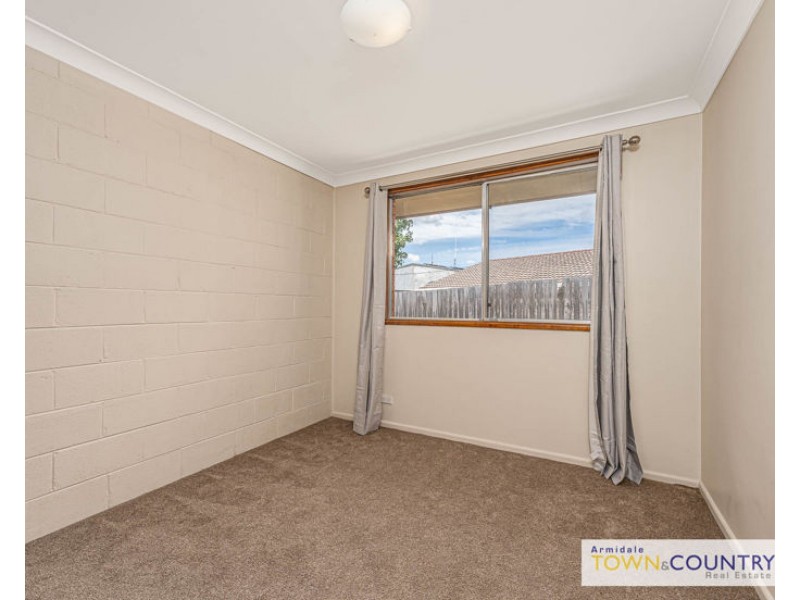 2/10 Dawson Avenue, Armidale NSW 2350