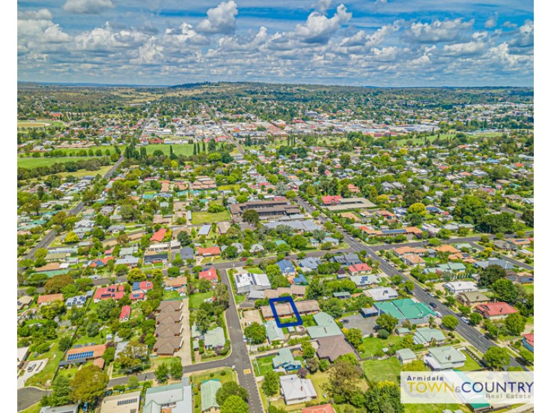 2/10 Dawson Avenue, Armidale NSW 2350