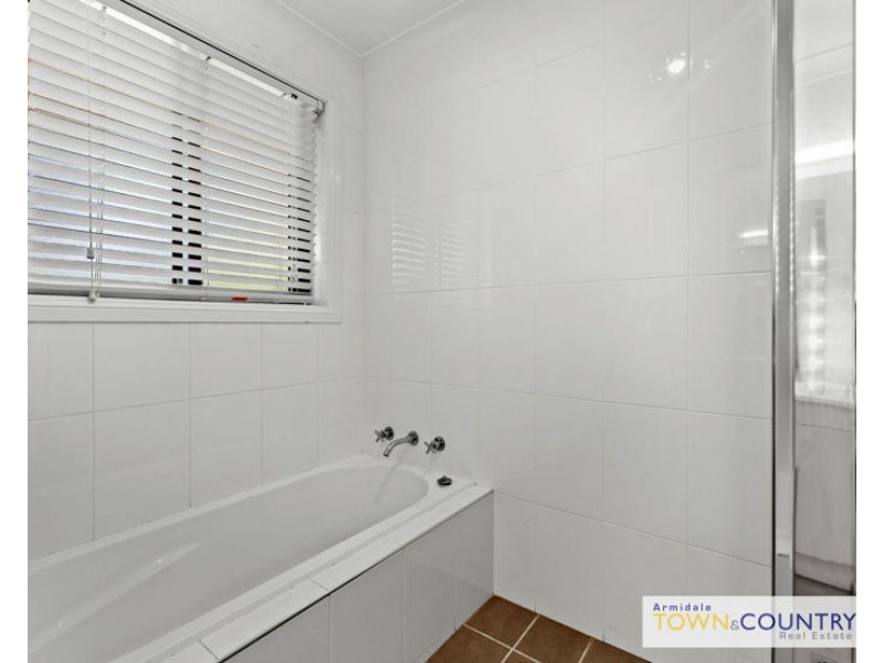 8 Braebank Avenue, Armidale NSW 2350