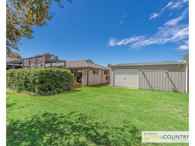 8 Braebank Avenue, Armidale NSW 2350