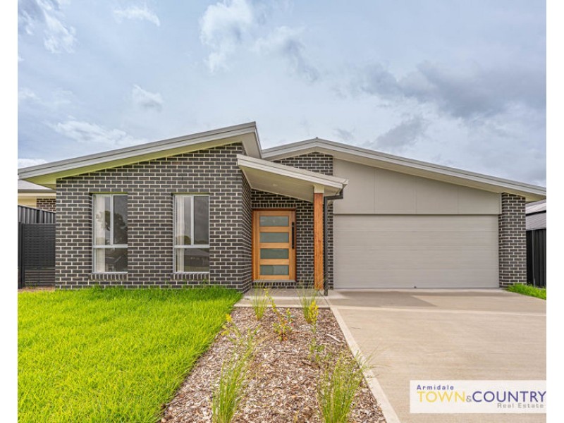 18 Bruce Close, Armidale NSW 2350
