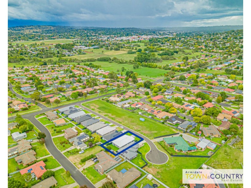 18 Bruce Close, Armidale NSW 2350