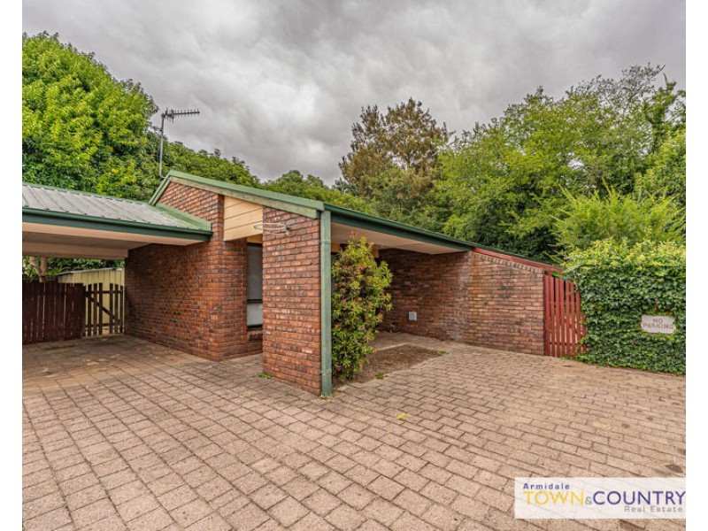 2/23 The Avenue, Armidale NSW 2350