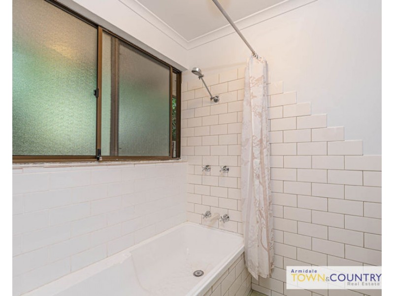 2/23 The Avenue, Armidale NSW 2350