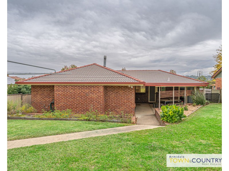 17 MacDonald Drive, Armidale NSW 2350