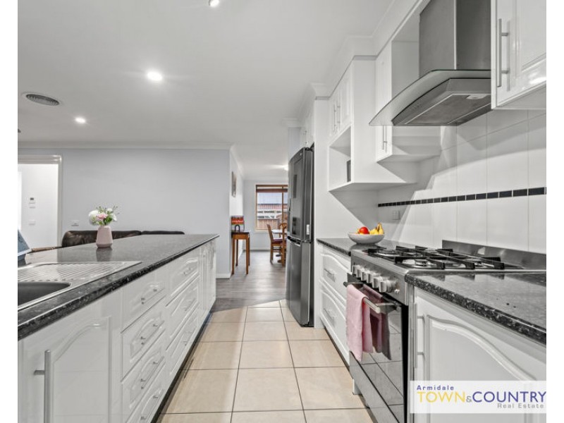 17 MacDonald Drive, Armidale NSW 2350