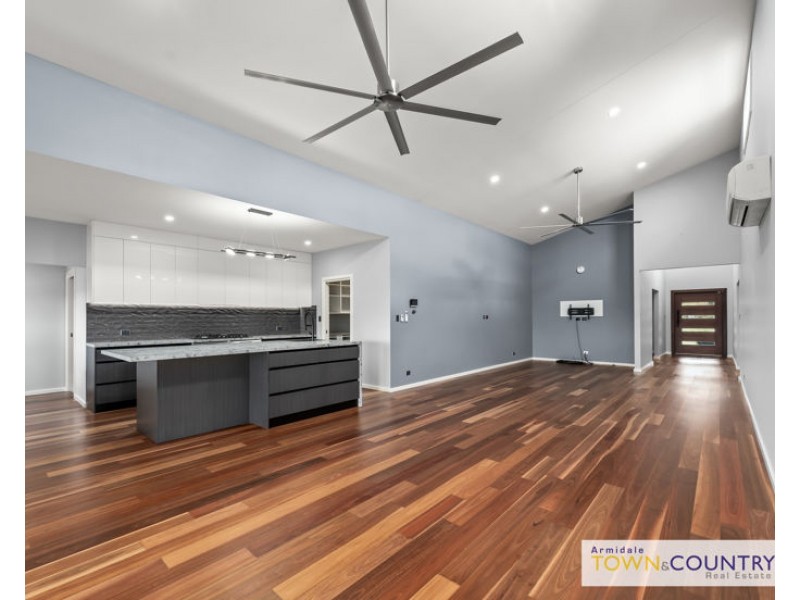 18 Grandview Crescent, Armidale NSW 2350