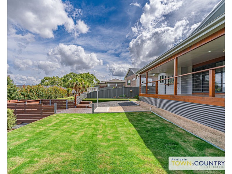 18 Grandview Crescent, Armidale NSW 2350