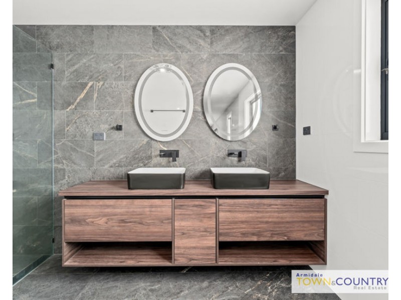 18 Grandview Crescent, Armidale NSW 2350