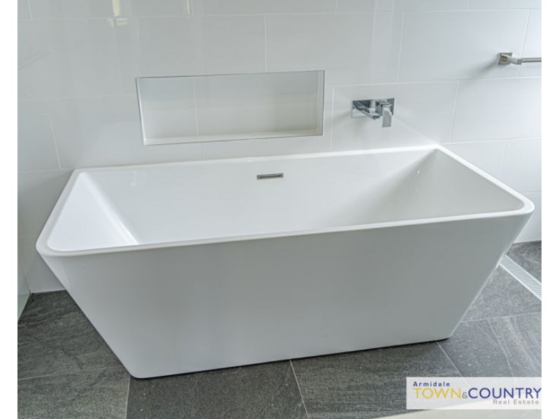 18 Grandview Crescent, Armidale NSW 2350