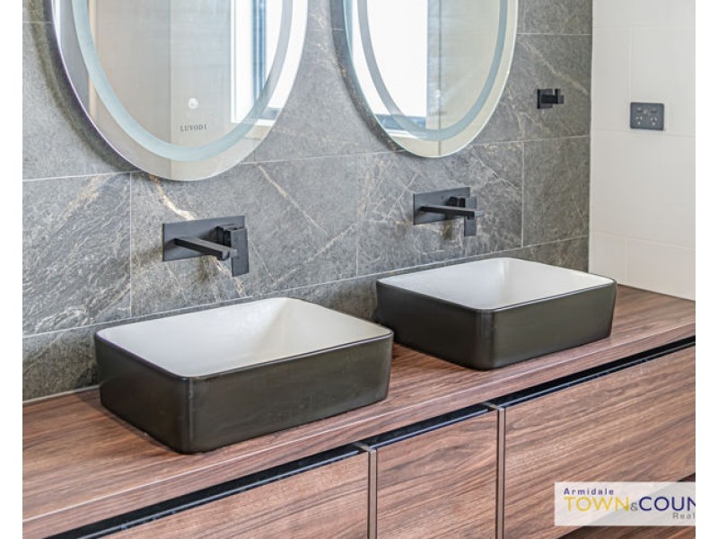 18 Grandview Crescent, Armidale NSW 2350