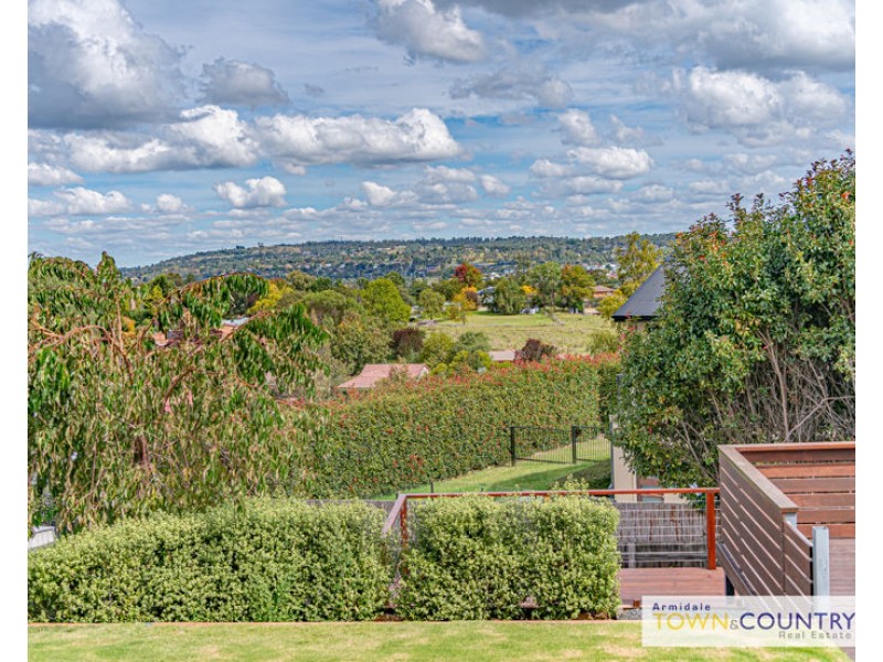 18 Grandview Crescent, Armidale NSW 2350