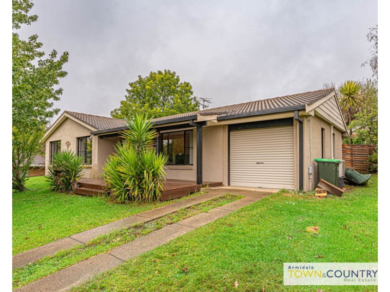 6 Moyes Street, Armidale NSW 2350