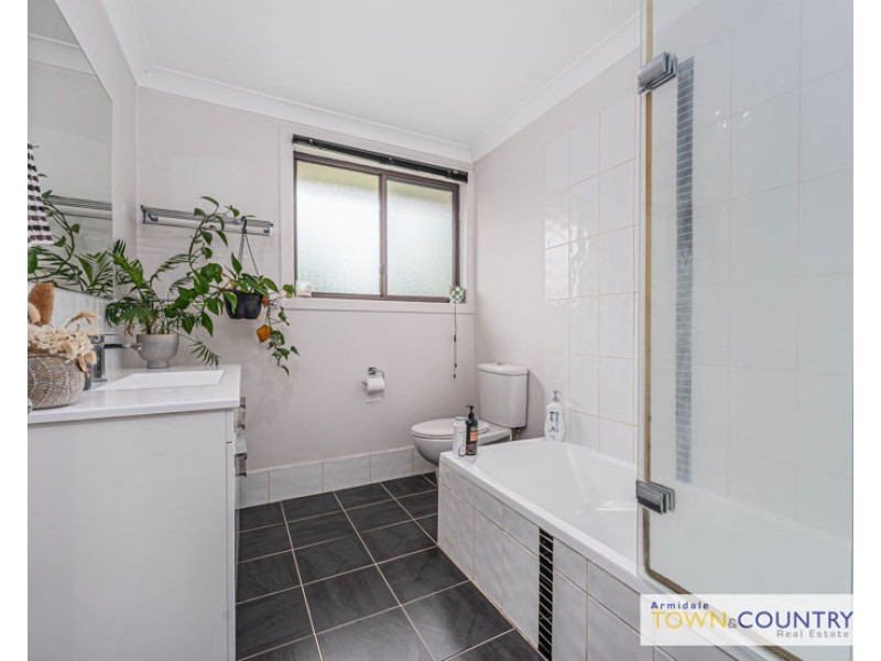 6 Moyes Street, Armidale NSW 2350