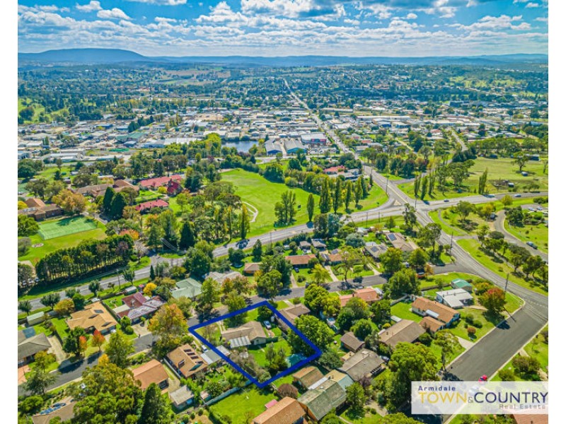 6 Moyes Street, Armidale NSW 2350