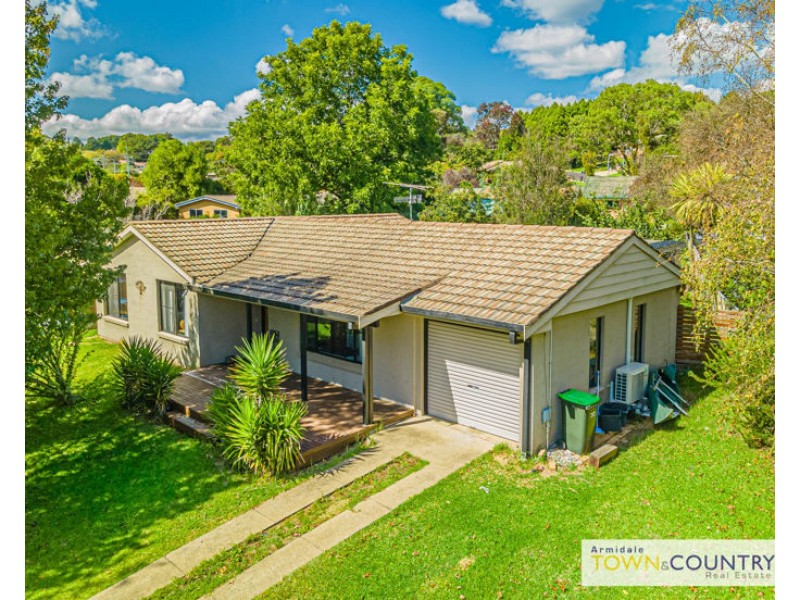 6 Moyes Street, Armidale NSW 2350