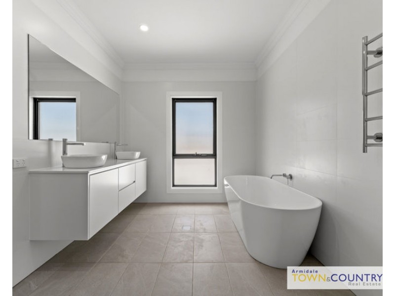 12 Rujula Lane, Armidale NSW 2350