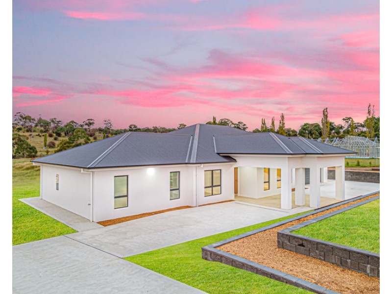 12 Rujula Lane, Armidale NSW 2350