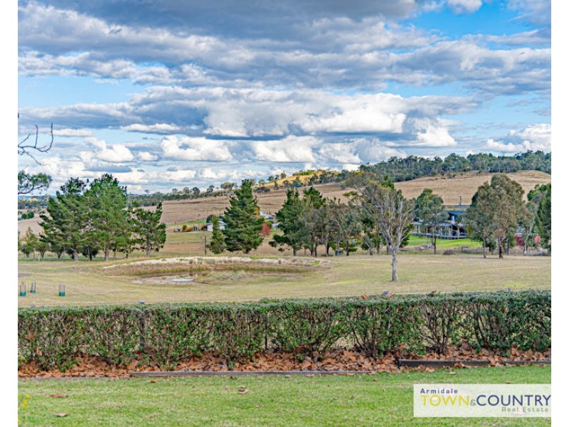 7 Highlands Road, Armidale NSW 2350