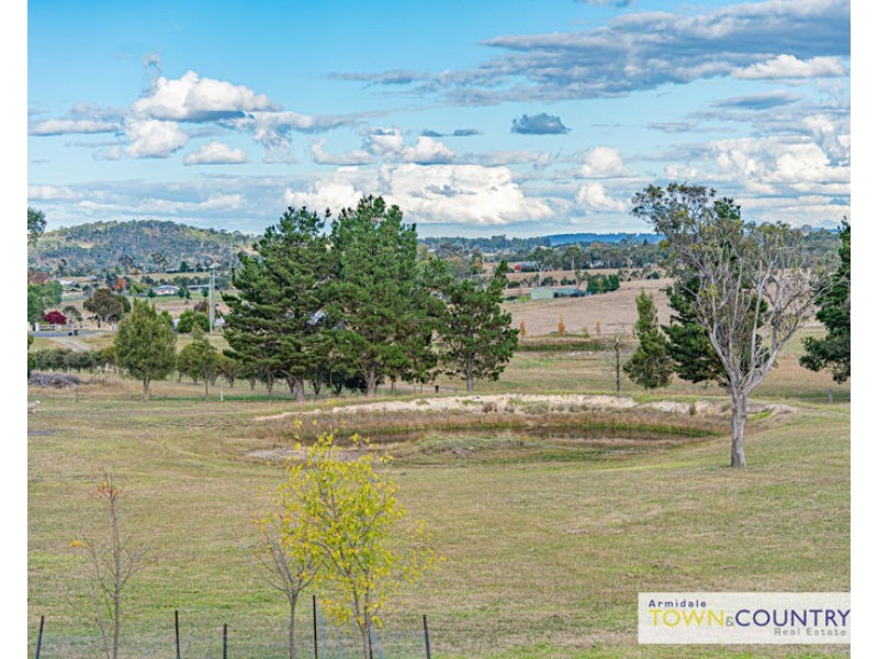 7 Highlands Road, Armidale NSW 2350