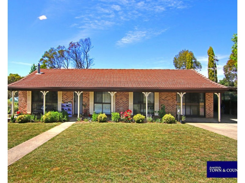 2 Howard Place, Armidale NSW 2350