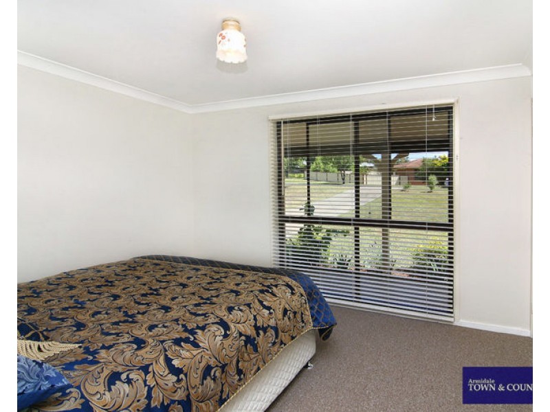 2 Howard Place, Armidale NSW 2350