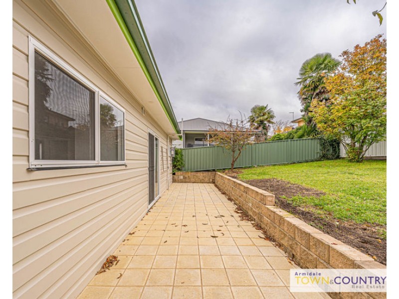 16B Marsh Street, Armidale NSW 2350